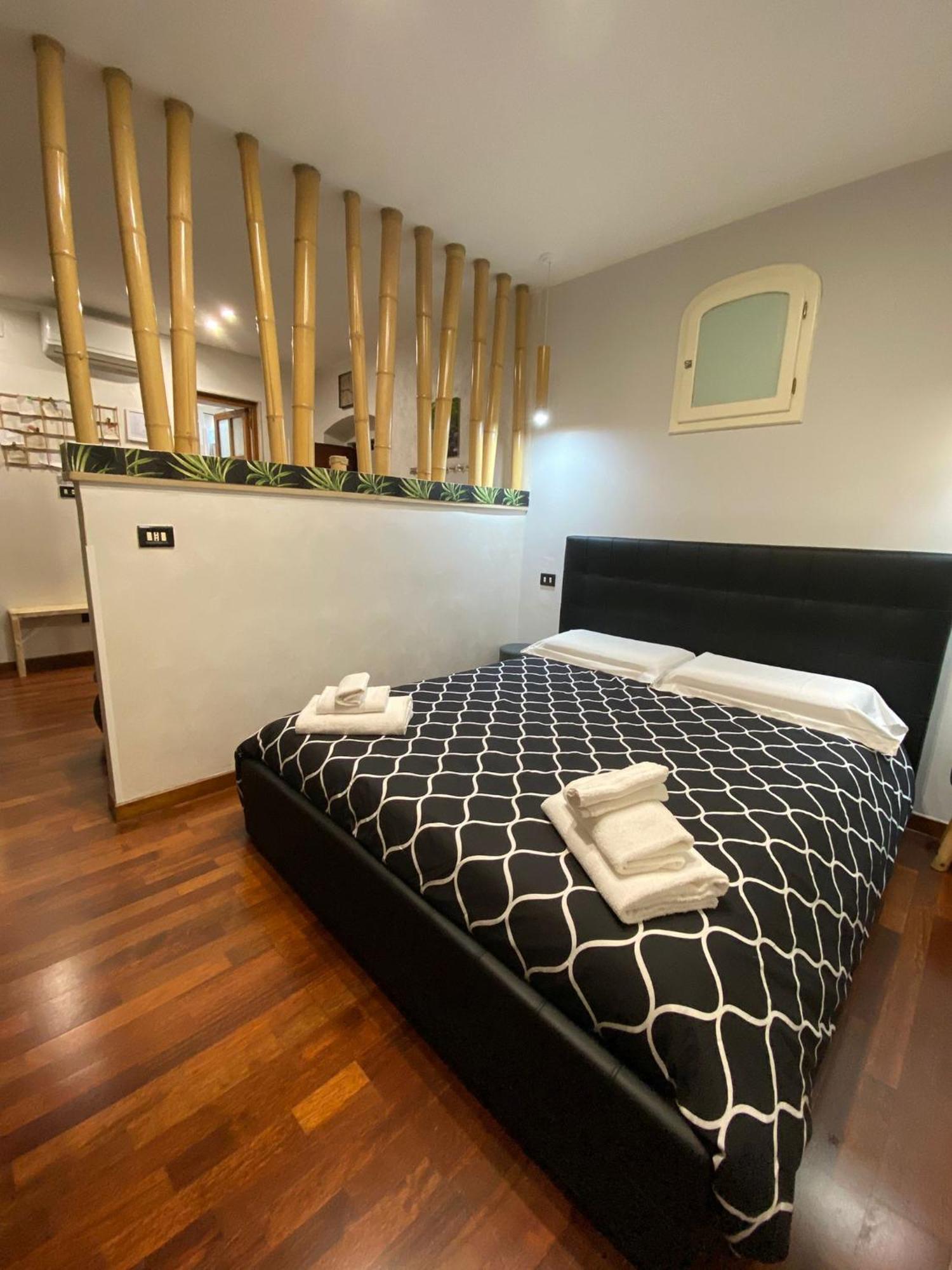 Apartamento Newhouse Dei Mille Bari Exterior foto